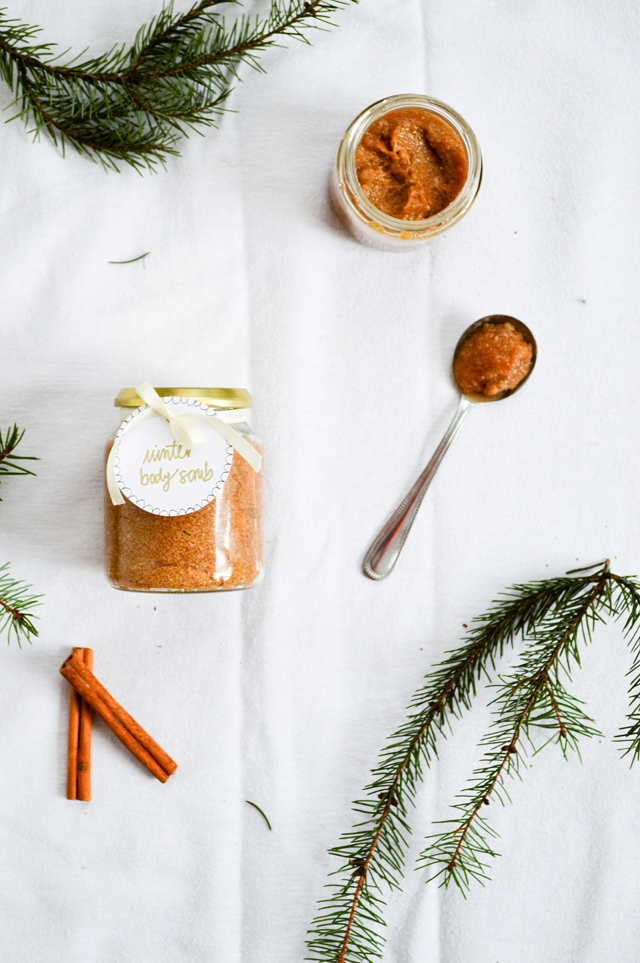 DIY winter sugar body scrub with cinnamon