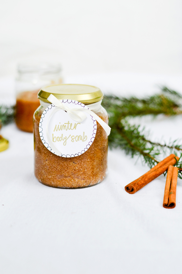 DIY Winter sugar body scrub with cinnamon - affordable and cute gift