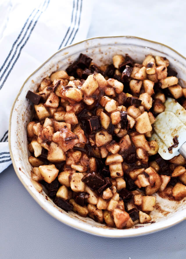 Easy chocolate pear strudel with cinnamon and almond flavor makes the perfect holiday dessert! Great warm or cold, made easily with phyllo pastry. Quick dessert!