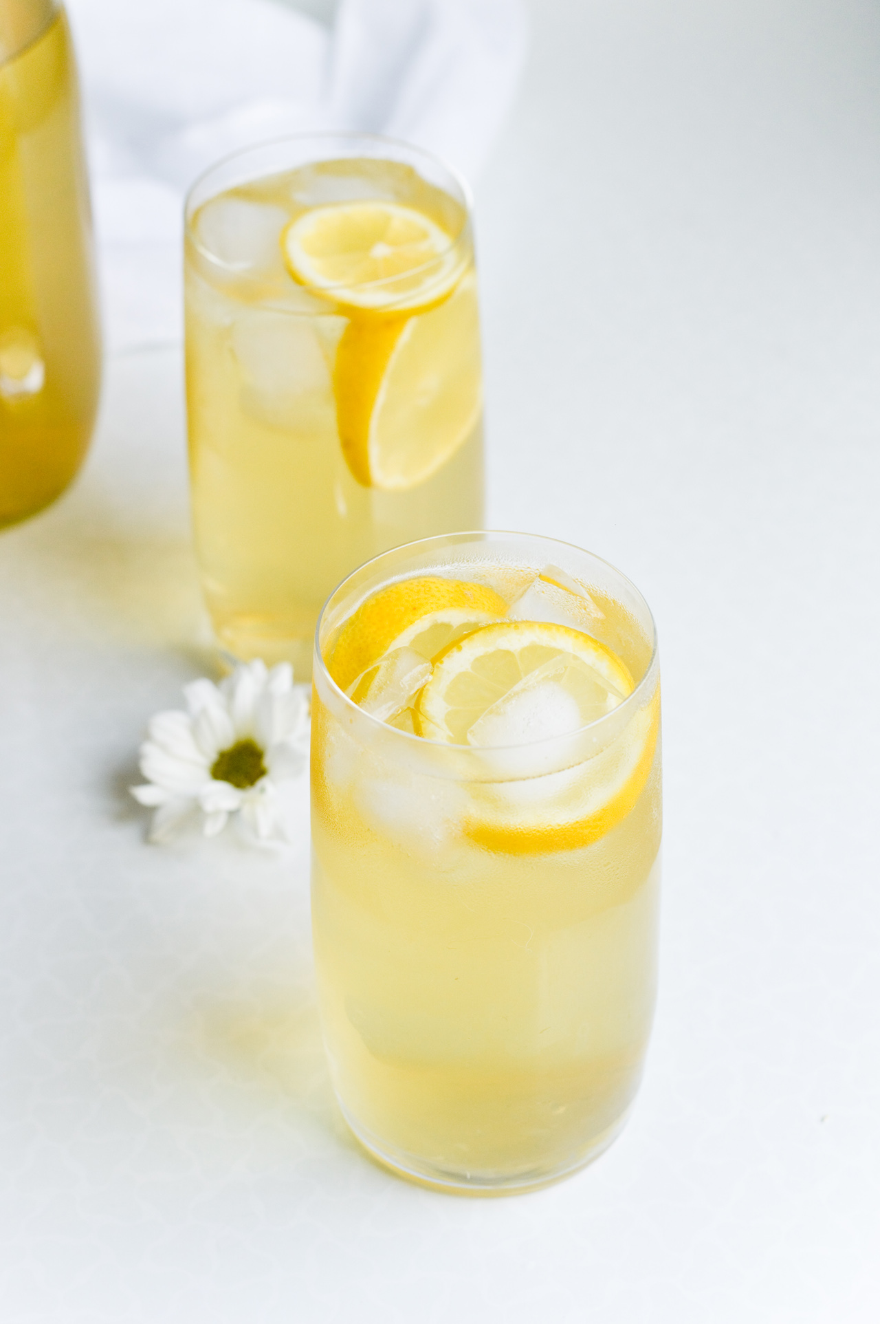 Forget the store-bought stuff! Make this Honey apricot chamomile iced tea that's light, sweet, fruity and so refreshing.