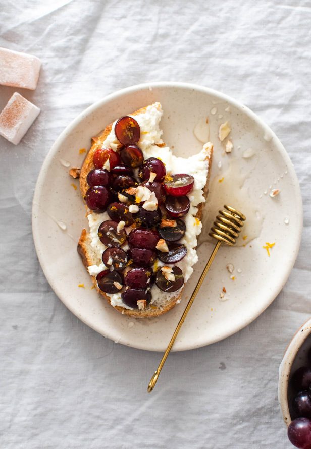 Sweet cottage cheese toast with grapes