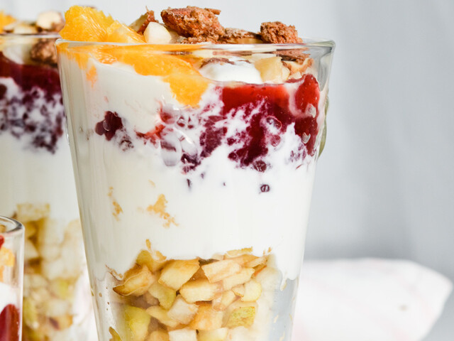 holiday yogurt parfaits