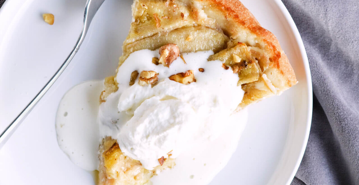 Skip cheesy pizza and make this dessert maple banana pizza with ricotta instead! Always hits the spot.