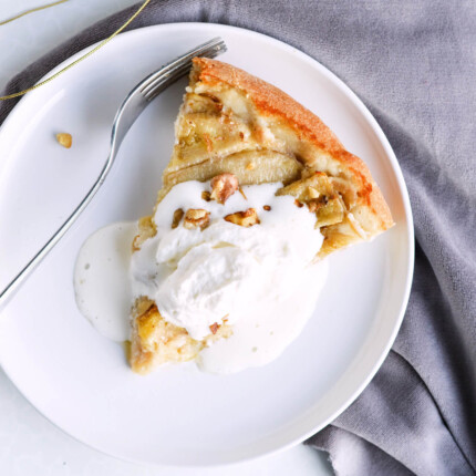 Skip cheesy pizza and make this dessert maple banana pizza with ricotta instead! Always hits the spot.