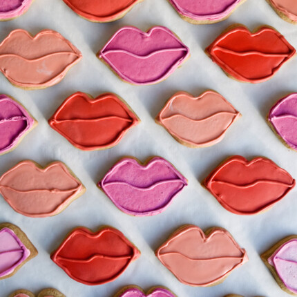 lip-shaped sugar cookies