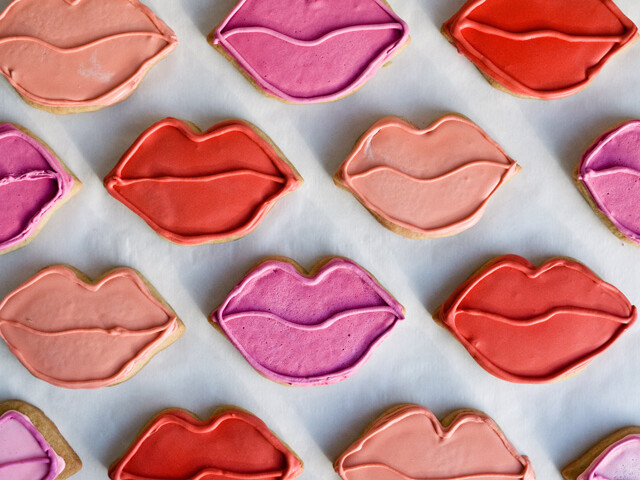lip-shaped sugar cookies
