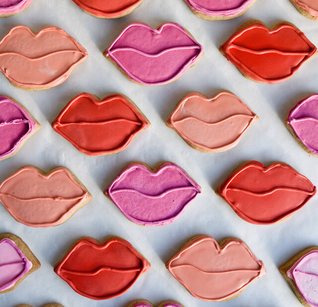 lip-shaped sugar cookies