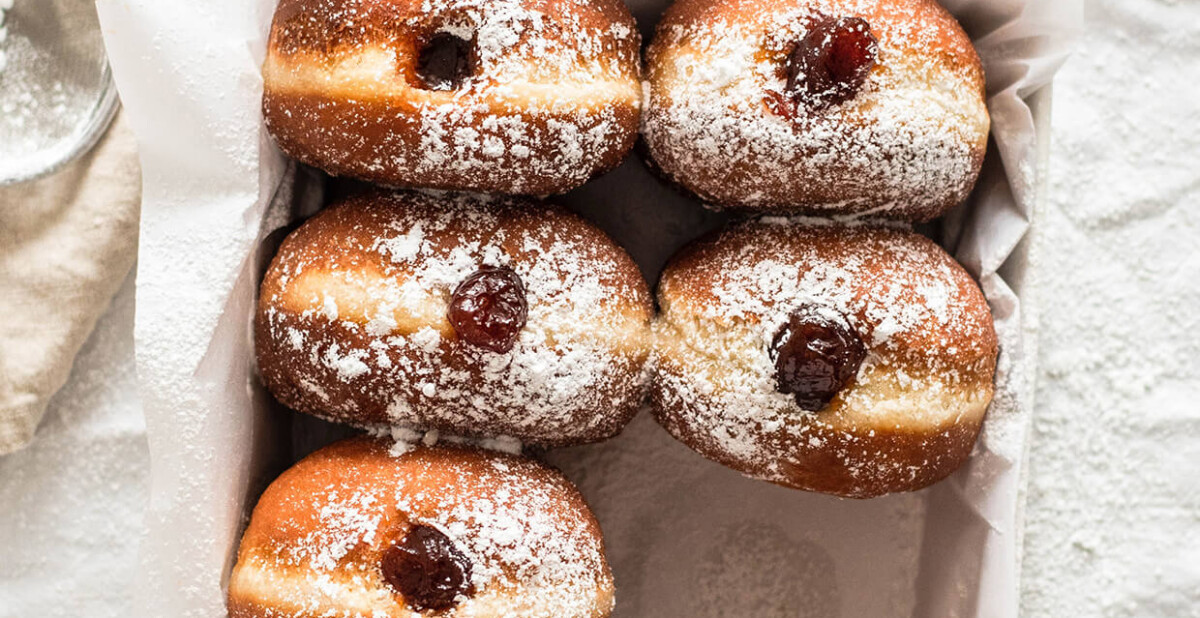 Recipe for strawberry jam vanilla cream doughnuts - learn how to make the best fluffy doughnuts!