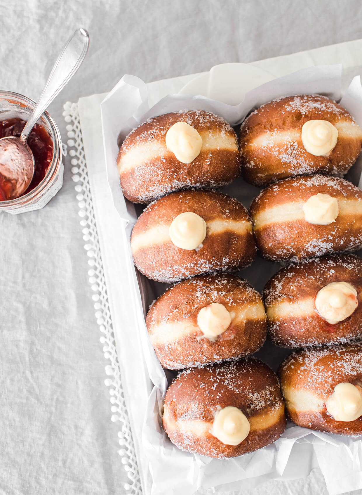 Recipe for strawberry jam vanilla cream doughnuts - learn how to make the best fluffy doughnuts!