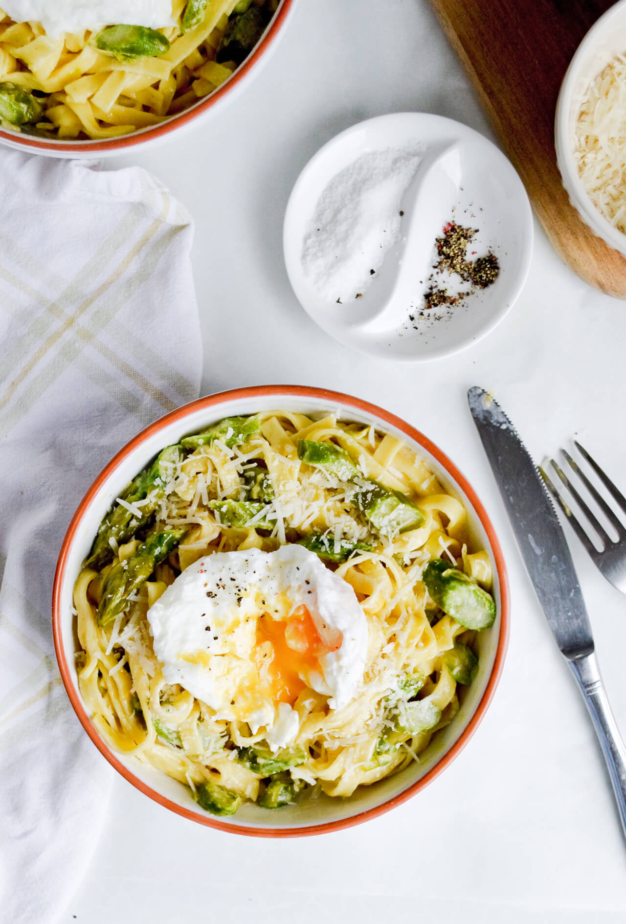 Creamy asparagus tagliatelle with poached eggs - a quick and wonderful asparagus dinner.
