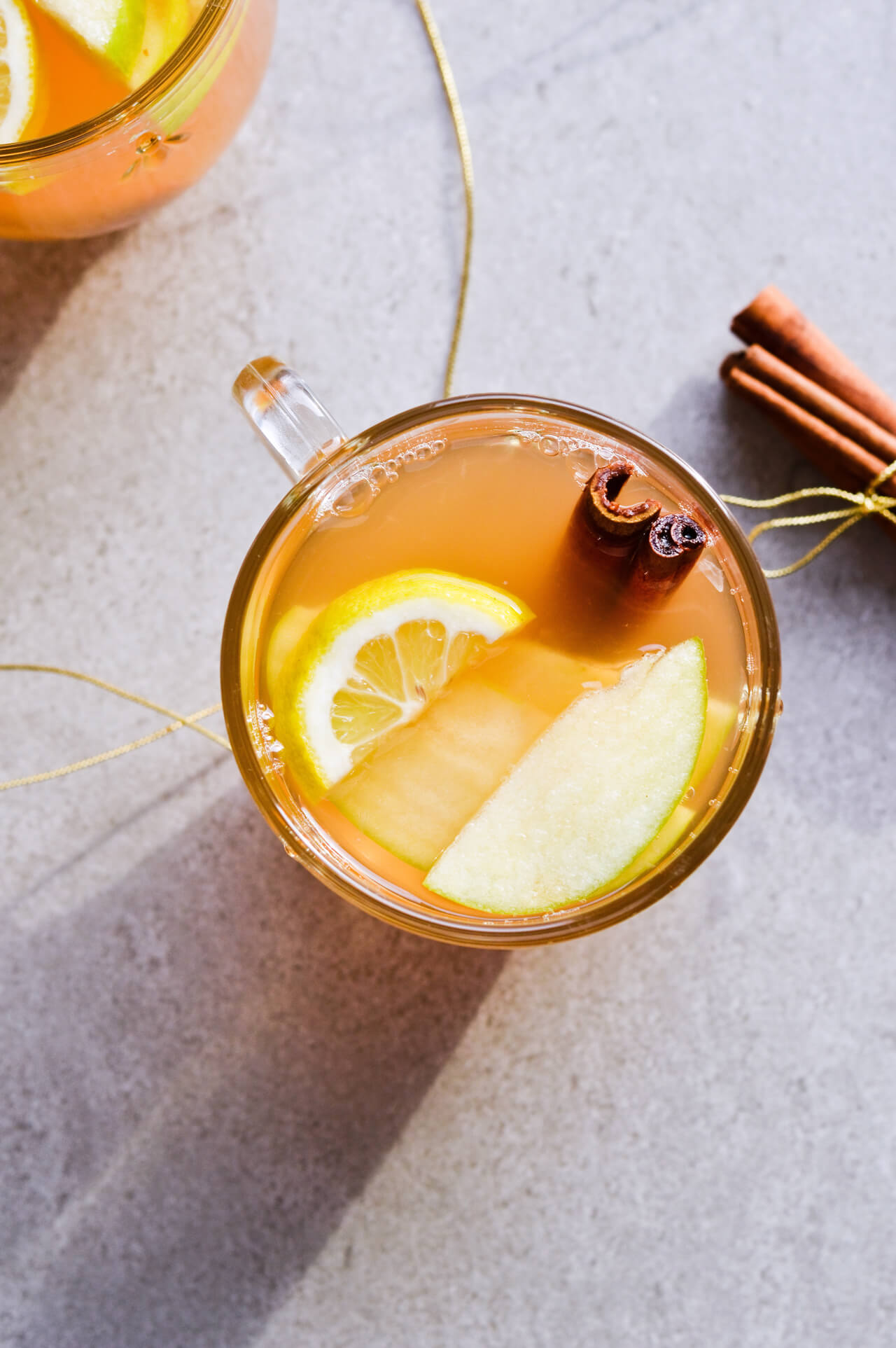 Apple mulled white wine offers a new twist on and old classic! The perfect winter drink, it's a warm mix of wine, apples and cinnamon. Great for gatherings, holiday parties or quiet weekends at home. Done in under 30 minutes! | @mitzyathome