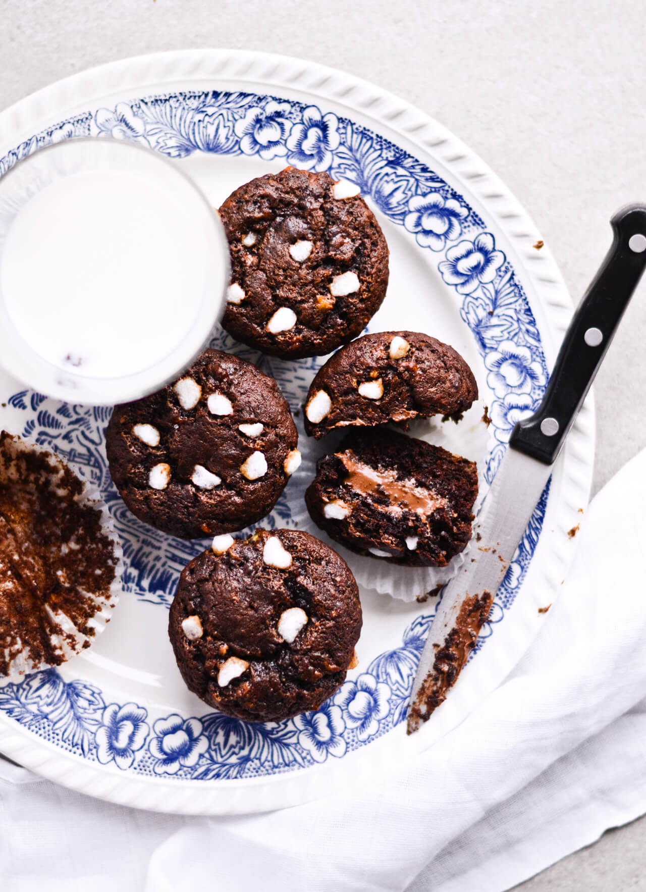 Nutella-stuffed chocolate banana bread muffins