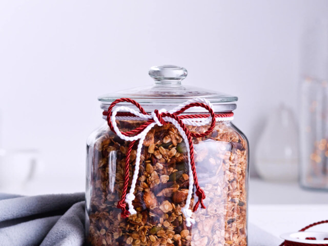 Recipe for Cinnamon apple pistachio soft granola, packed with hazelnuts, sunflower seeds, maple syrup and honey, it is a real treat that makes breakfast wonderful. A jar of granola can also be a great homemade gift. | @mitzyathome sugarsalted.com