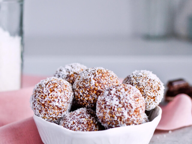 Recipe for Puffed quinoa date energy balls, packed with all the good stuff! Great healthy snack. | sugarsalted.com
