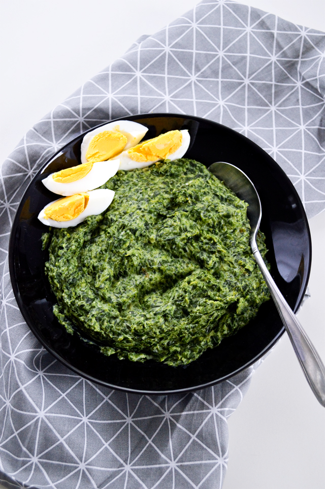 Creamiest creamed spinach is a year-round favorite comfort food, made with frozen spinach and sour cream. Very easy to make.