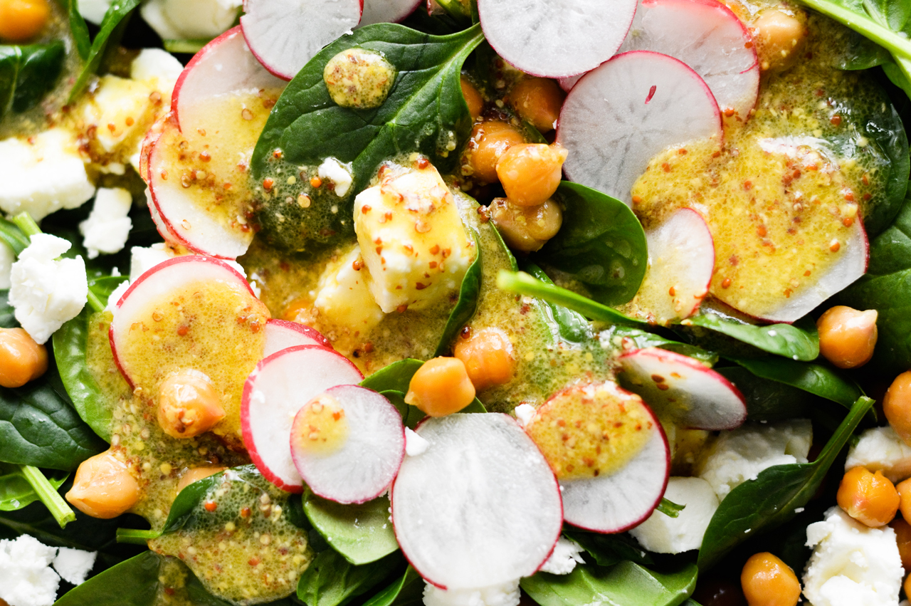 Crispy chickpea spinach salad