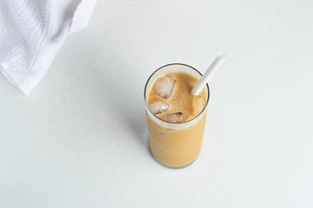 Macadamia iced coffee is a vegan coffee recipe with homemade milk and vanilla syrup! Easy and delicious.