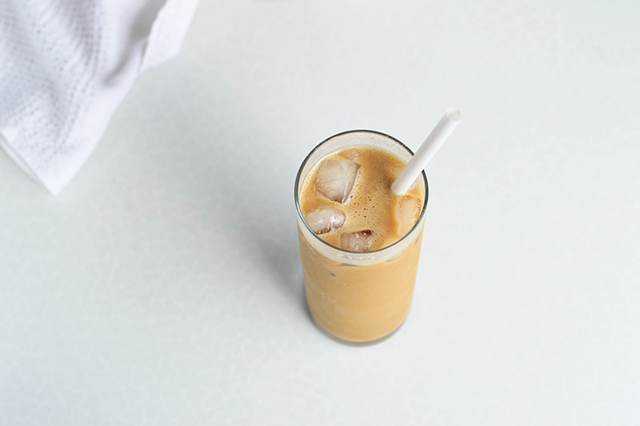 Macadamia iced coffee is a vegan coffee recipe with homemade milk and vanilla syrup! Easy and delicious. 