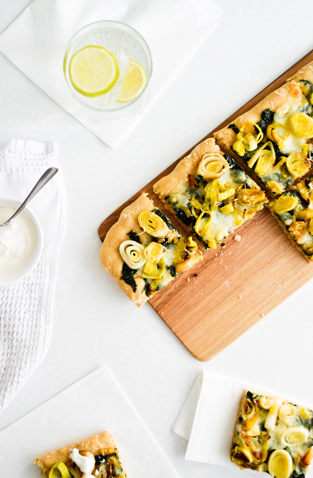 Spinach leek flatbread is a wonderful spring brunch recipe! If you want something easy that's like pizza but lighter this is FOR YOU!