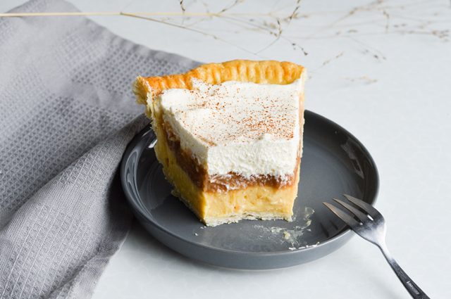 Vanilla pudding apple cream pie - a double filling pie with apple sauce, vanilla pudding and whipped cream on top.