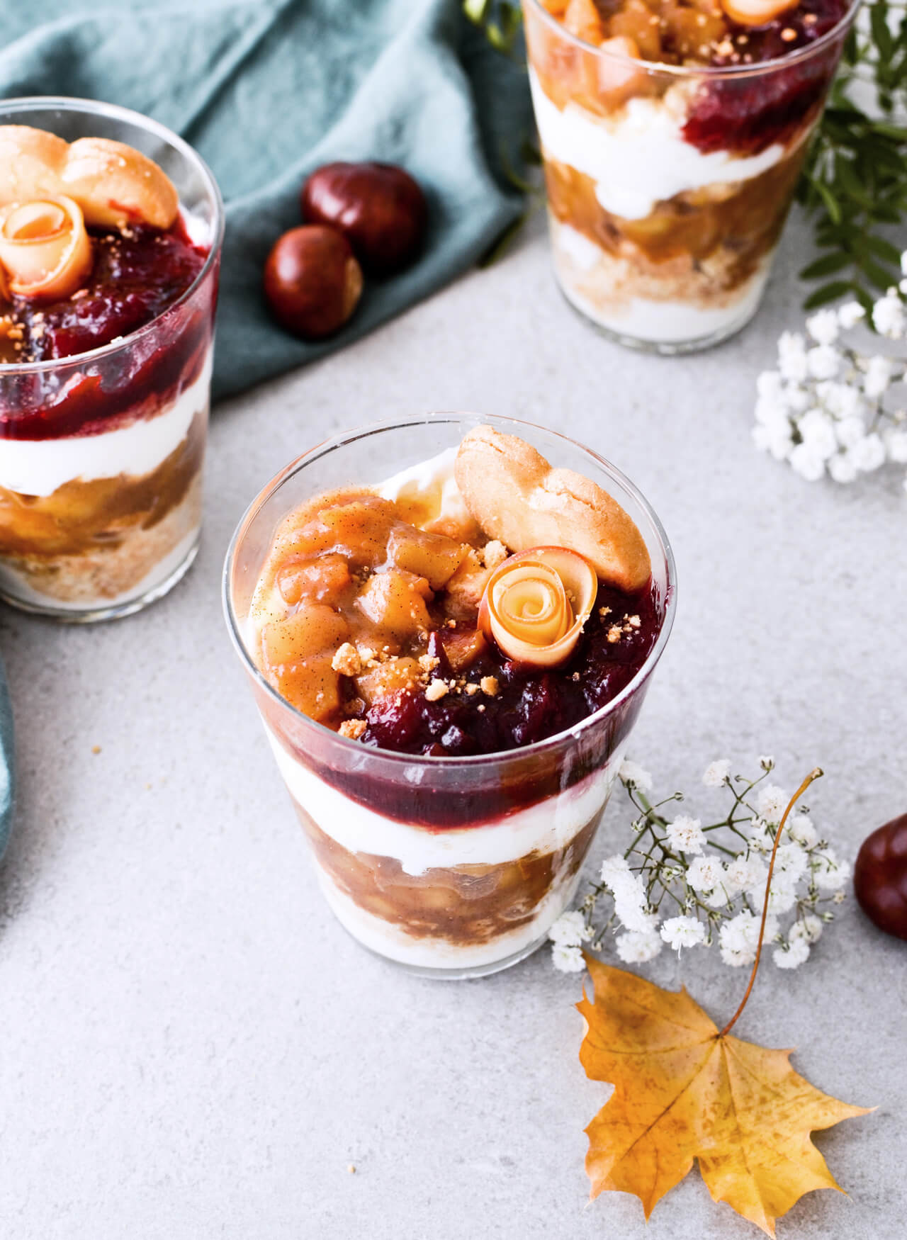 Make healthy dessert, that is still rich in taste, with this recipe for Caramelized apple yogurt dessert jars!