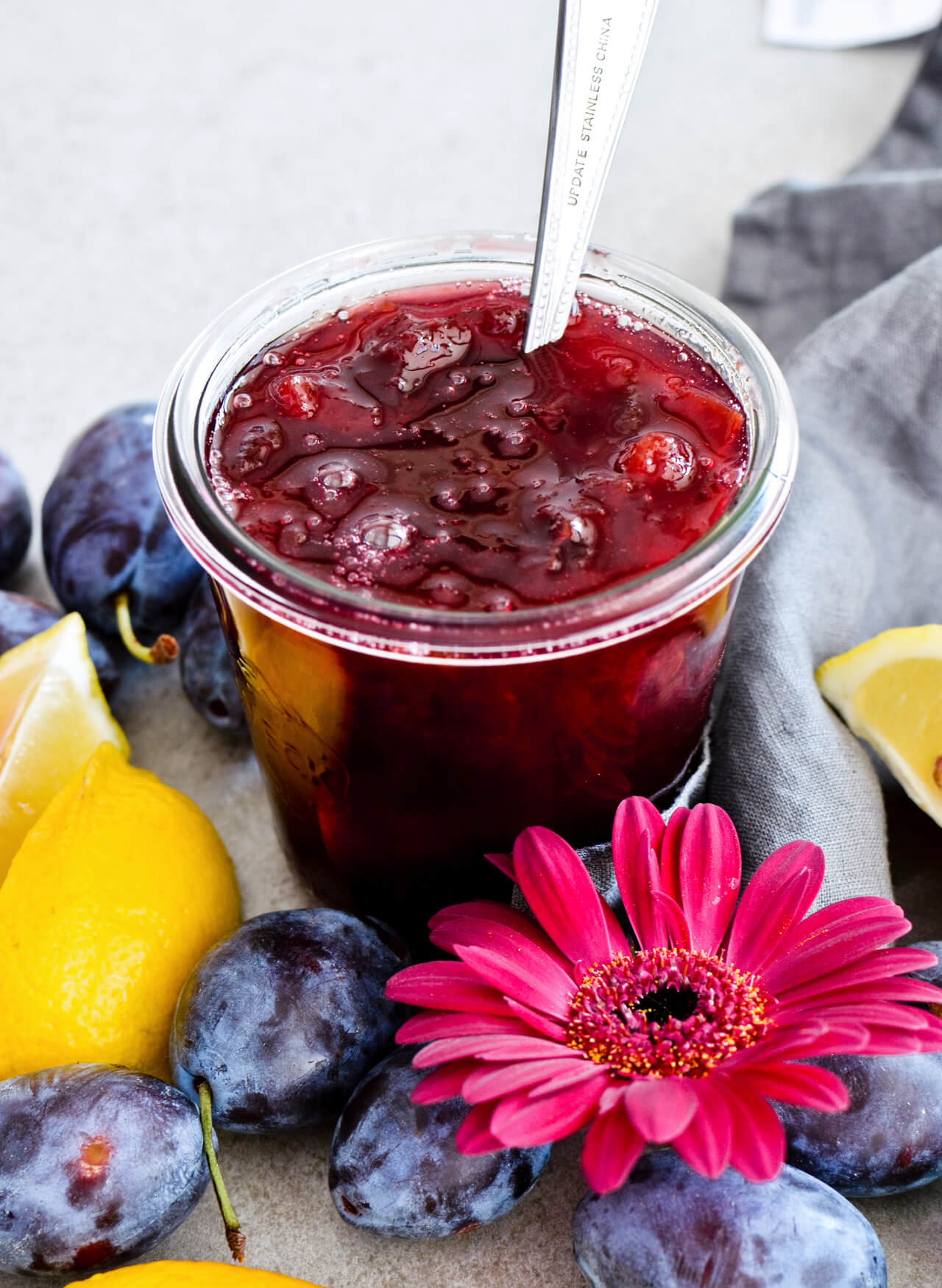 Recipe for small batch plum quick jam! The easiest way to make wonderful plum jam, that is great on bread, pancakes, yogurt, oatmeal and more.