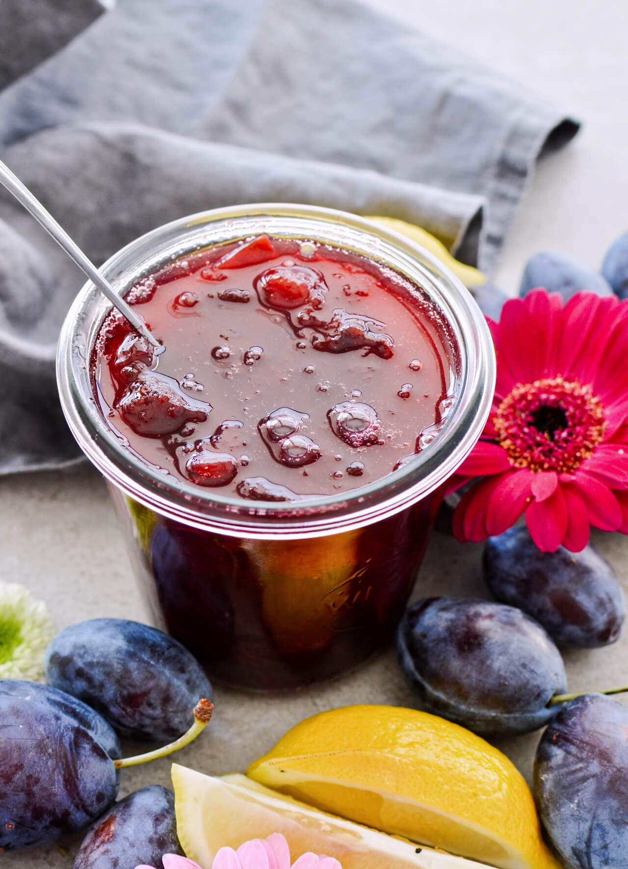 Recipe for small batch plum quick jam! The easiest way to make wonderful plum jam, that is great on bread, pancakes, yogurt, oatmeal and more. 