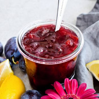 Recipe for small batch plum quick jam! The easiest way to make wonderful plum jam, that is great on bread, pancakes, yogurt, oatmeal and more.