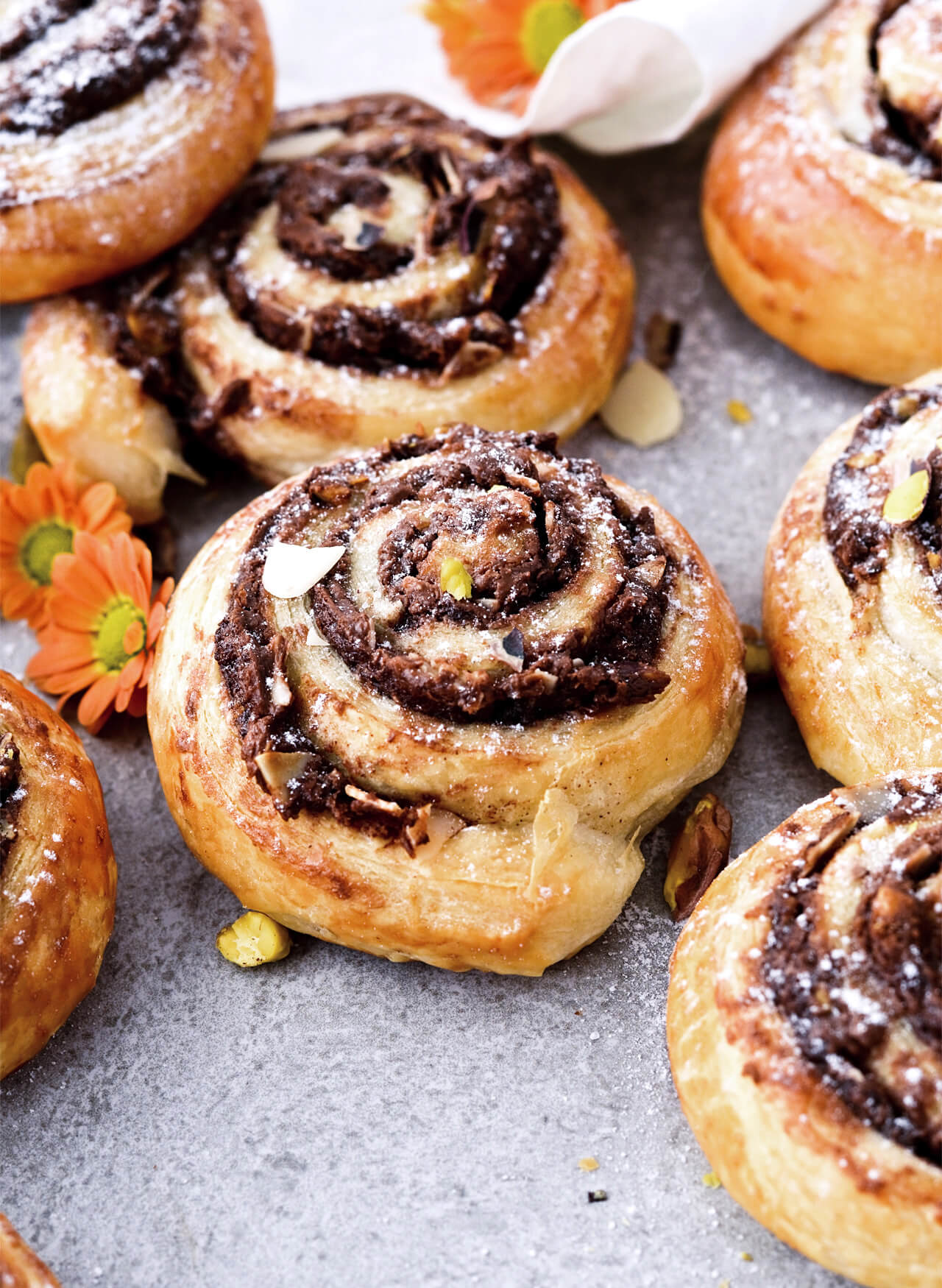 5 ingredients, made under 30 minutes, major flavor all in one recipe for these Pistachio Nutella cinnamon pinwheels.