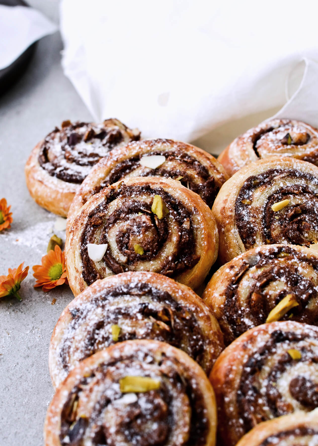 5 ingredients, made under 30 minutes, major flavor all in one recipe for these Pistachio Nutella cinnamon pinwheels.