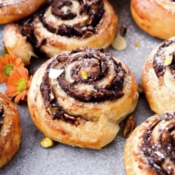 5 ingredients, made under 30 minutes, major flavor all in one recipe for these Pistachio Nutella cinnamon pinwheels.