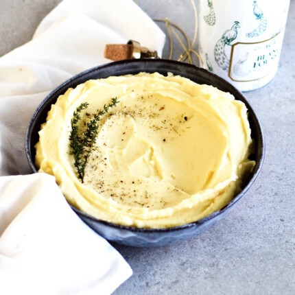 Easy recipe for super fluffy mashed potatoes that you will eat straight out of the bowl! sugarsalted.com