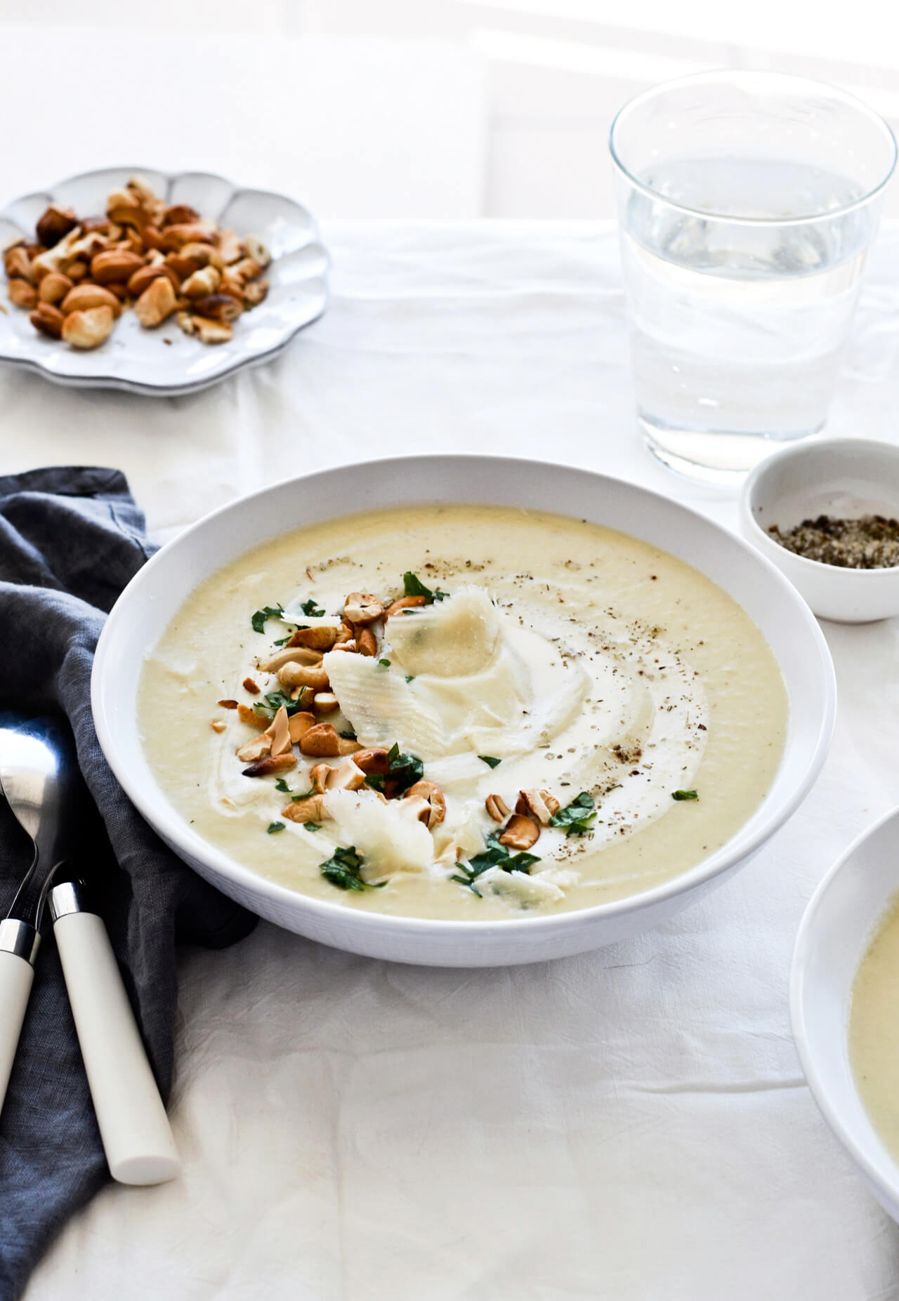 This quick creamy cauliflower soup is made in 30 minutes, using simple and few ingredients. Makes a perfect lunch or dinner.