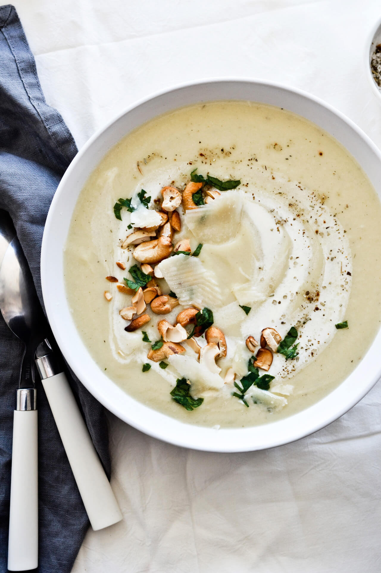 This quick creamy cauliflower soup is made in 30 minutes, using simple and few ingredients. Makes a perfect lunch or dinner.