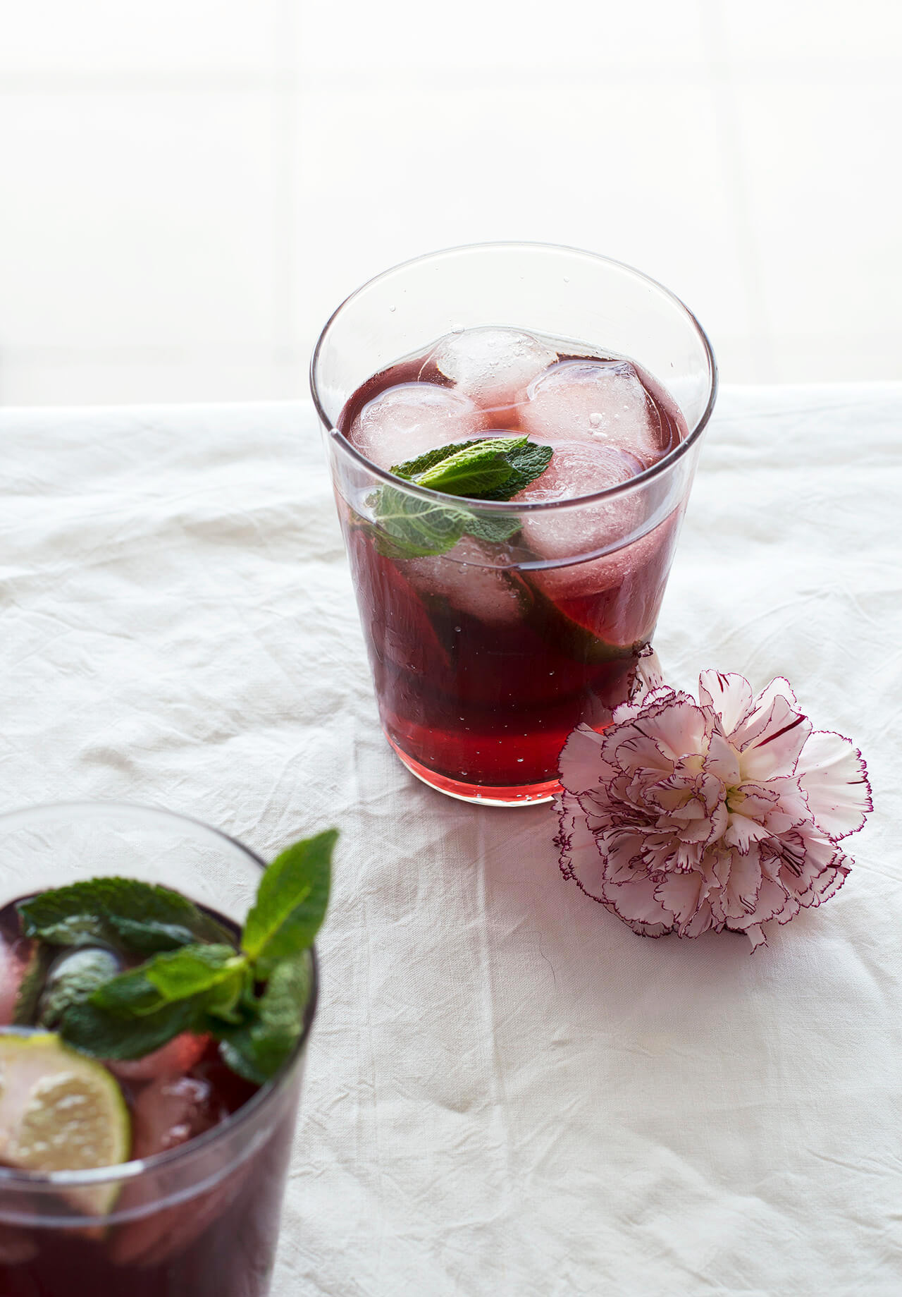 cold brew blueberry mint tea