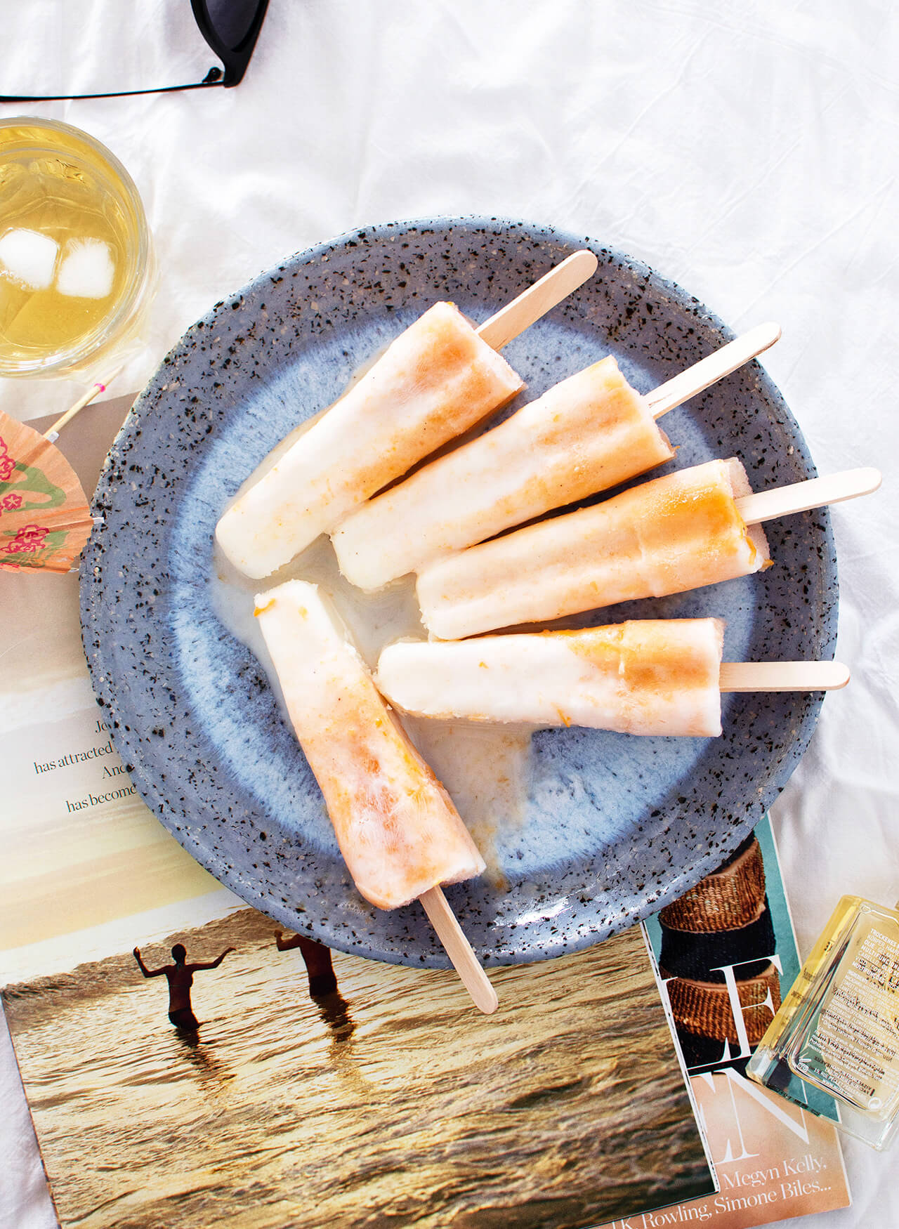 Super easy to make Elderflower apricot yogurt popsicles, that are creamy yet refreshing, sweet and tart, fruity with a floral note.