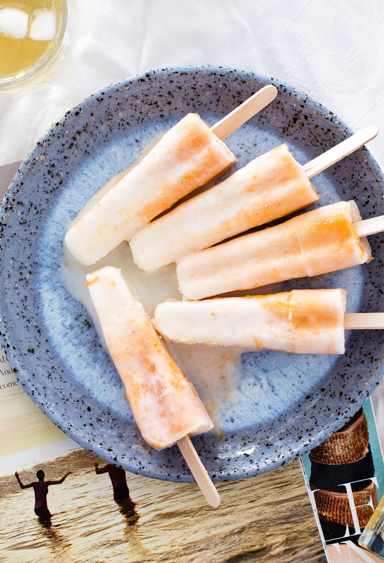 Super easy to make Elderflower apricot yogurt popsicles, that are creamy yet refreshing, sweet and tart, fruity with a floral note.