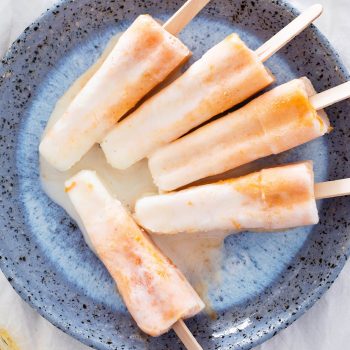 Super easy to make Elderflower apricot yogurt popsicles, that are creamy yet refreshing, sweet and tart, fruity with a floral note.