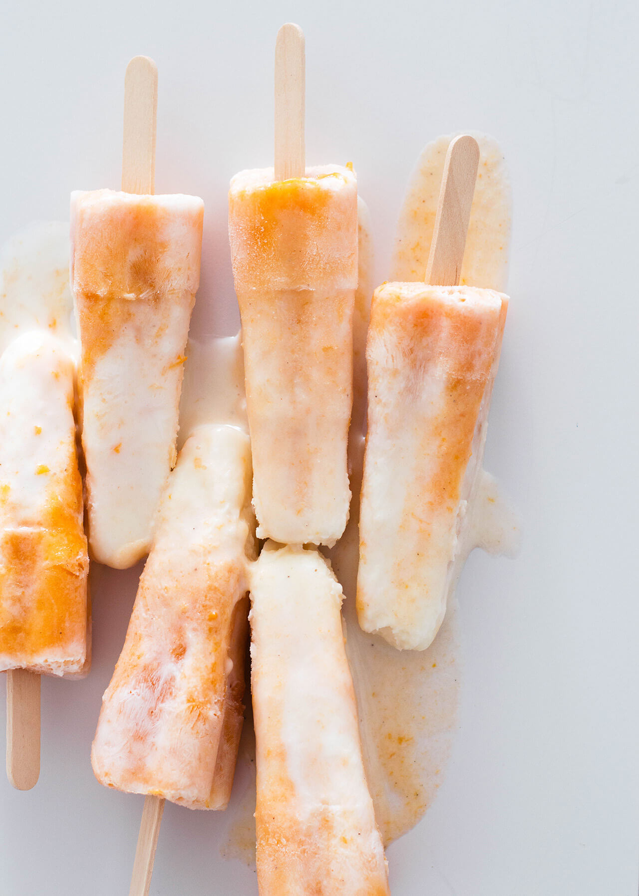 Super easy to make Elderflower apricot yogurt popsicles, that are creamy yet refreshing, sweet and tart, fruity with a floral note.