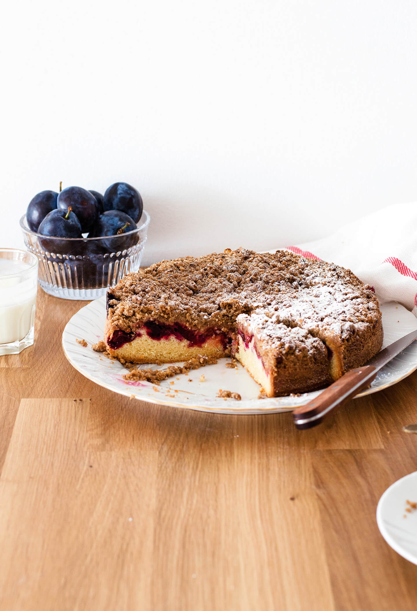 Recipe for easy plum streusel coffee cake, perfect late summer dessert! Made with purple Italian plums and buttery cinnamon streusel.