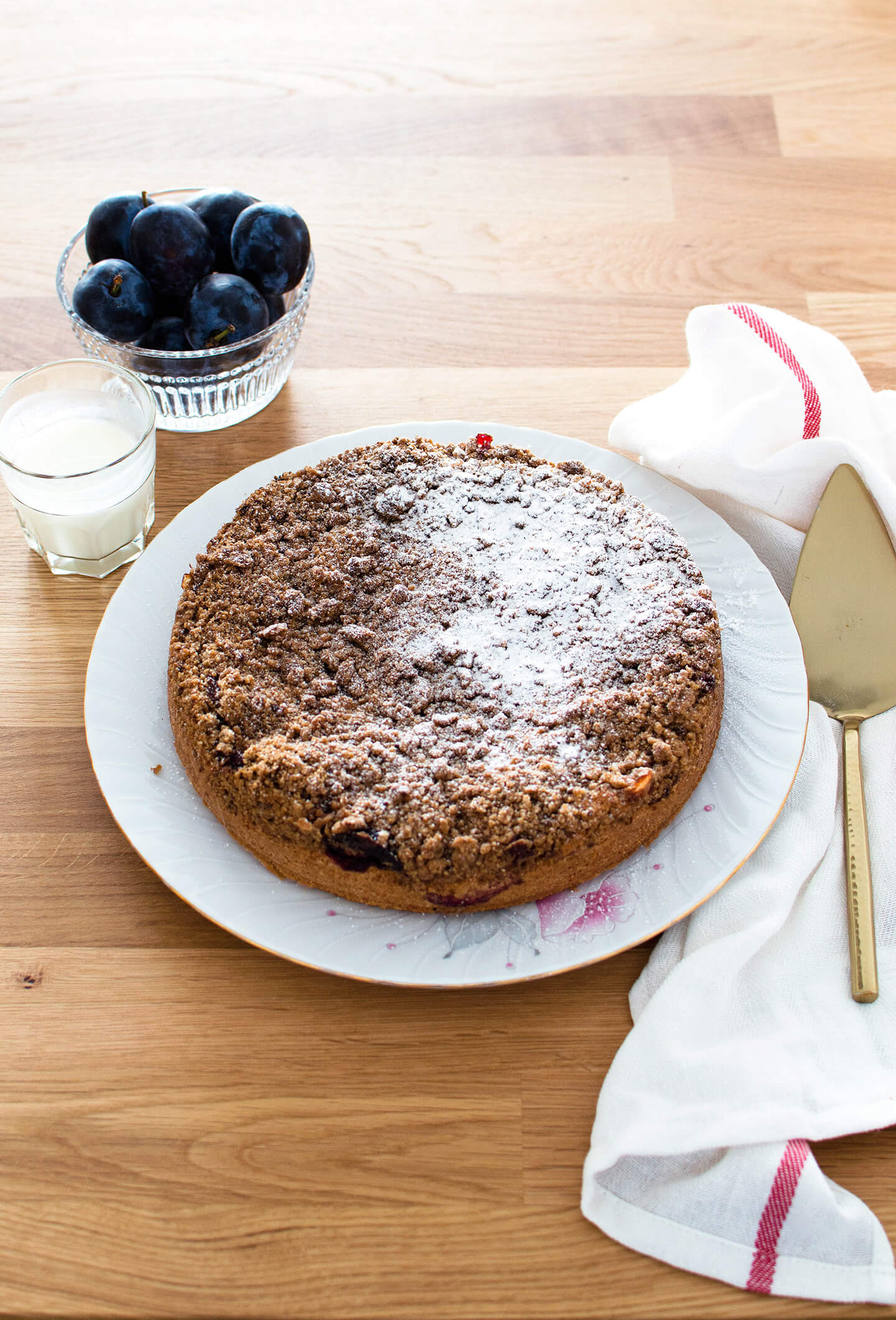Recipe for easy plum streusel coffee cake, perfect late summer dessert! Made with purple Italian plums and buttery cinnamon streusel.