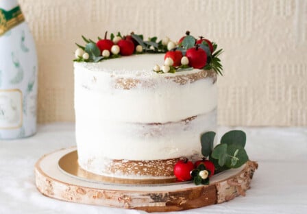 Apple cider cake with maple mascarpone frosting (no butter)! A spicy cake with whipped mascarpone and homemade marzipan apple decorations!
