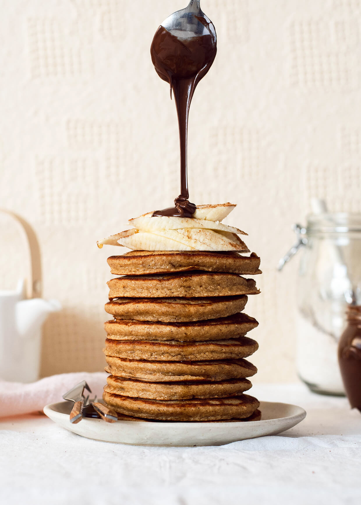 Recipe for fluffy simple oatmeal banana pancakes - a healthy version of your regular pancakes.