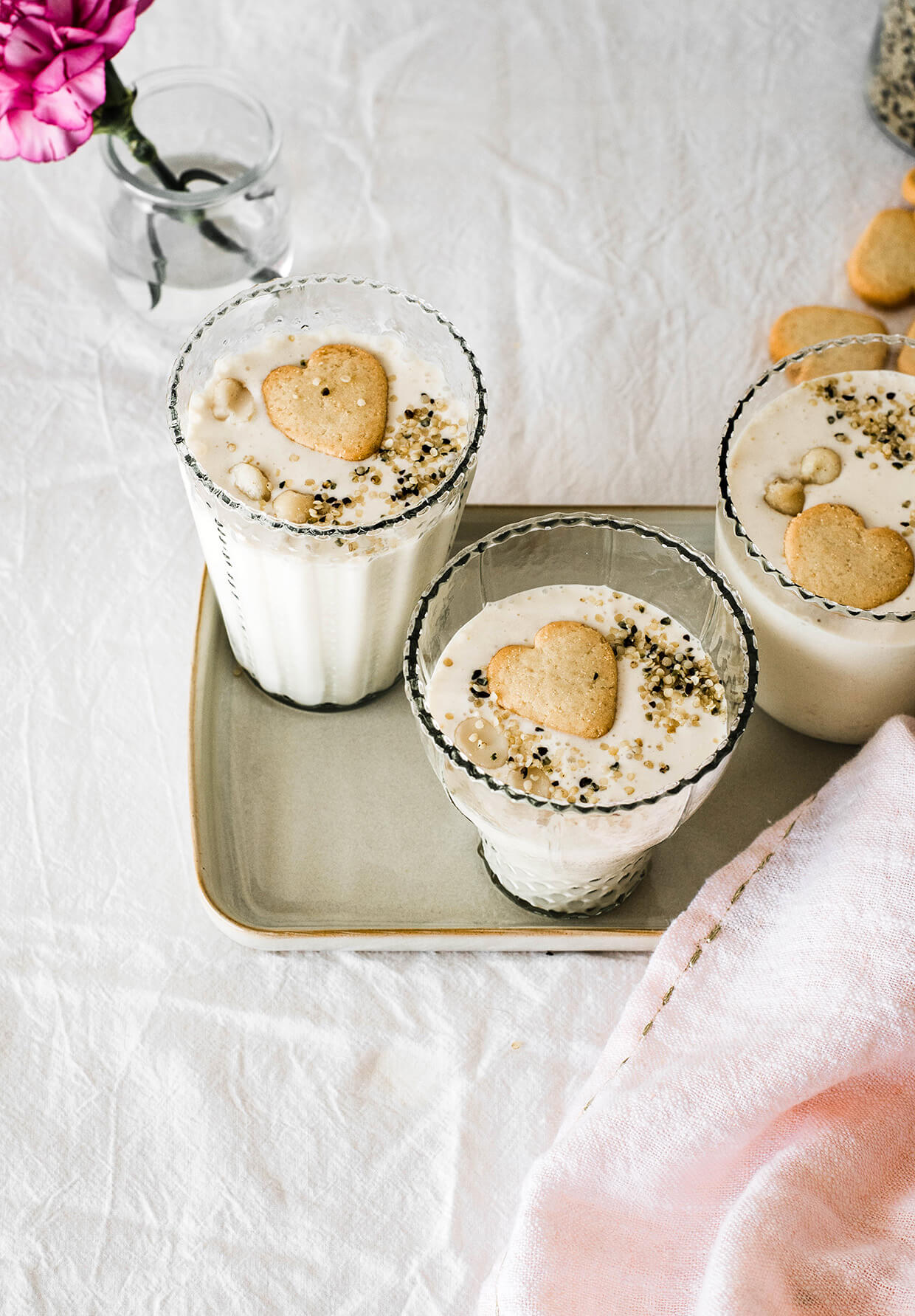 This healthy yogurt banana cream smoothie tastes like a frosty banana cream pie, with way less calories! Thus making it a perfect snack or dessert! 