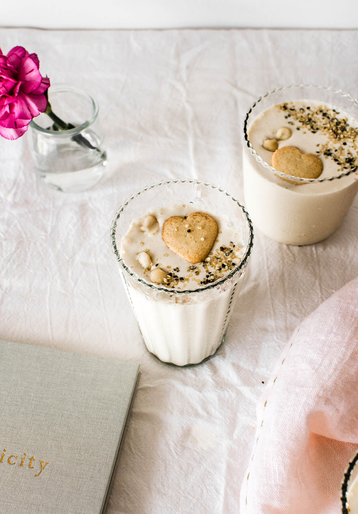 This healthy yogurt banana cream smoothie tastes like a frosty banana cream pie, with way less calories! Thus making it a perfect snack or dessert! 