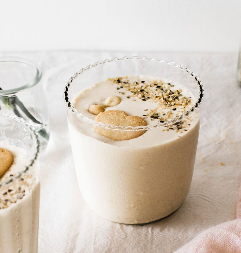 This healthy yogurt banana cream smoothie tastes like a frosty banana cream pie, with way less calories! Thus making it a perfect snack or dessert! 