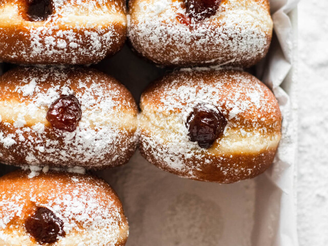 Recipe for strawberry jam vanilla cream doughnuts - learn how to make the best fluffy doughnuts!