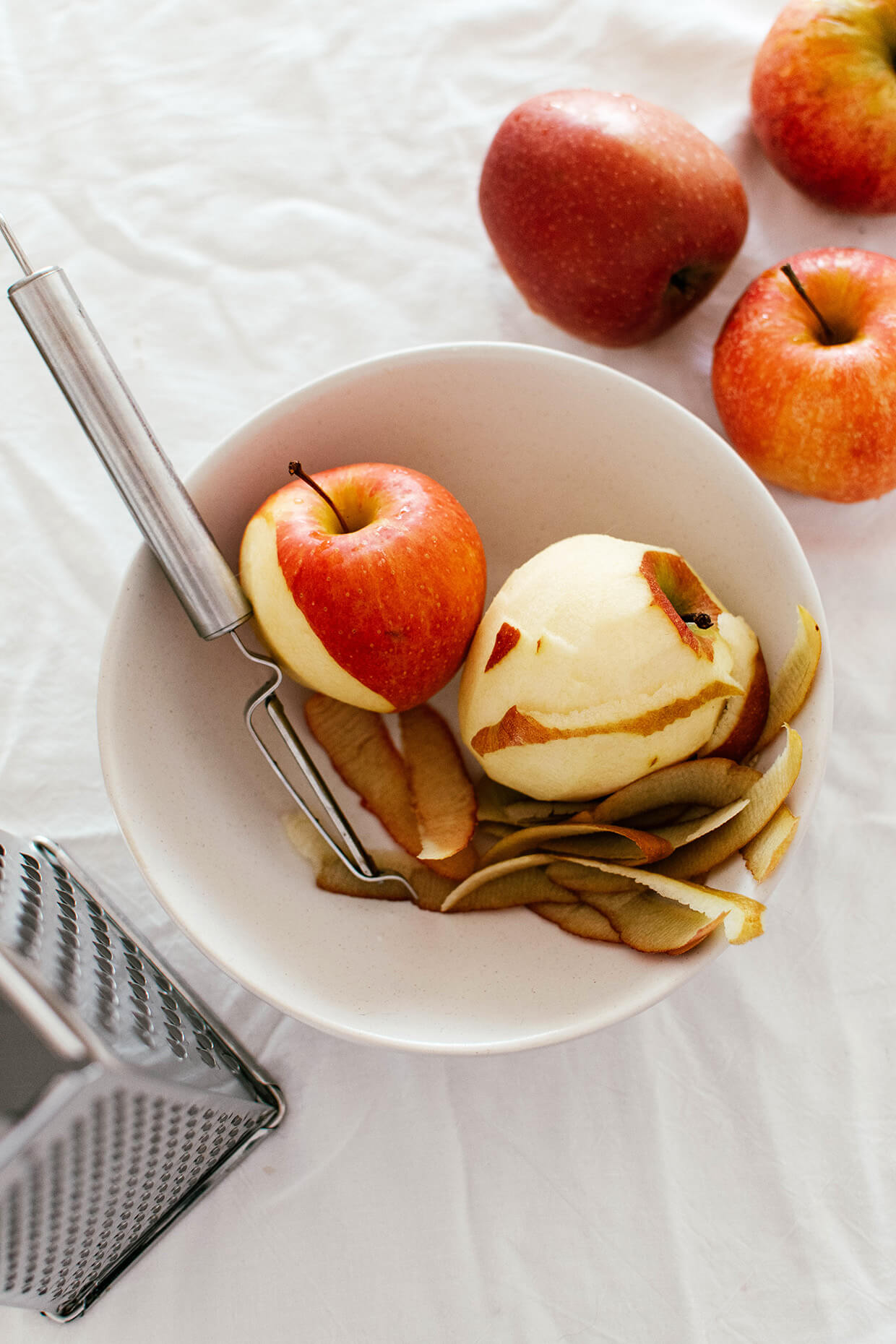 peeled apples in bowl