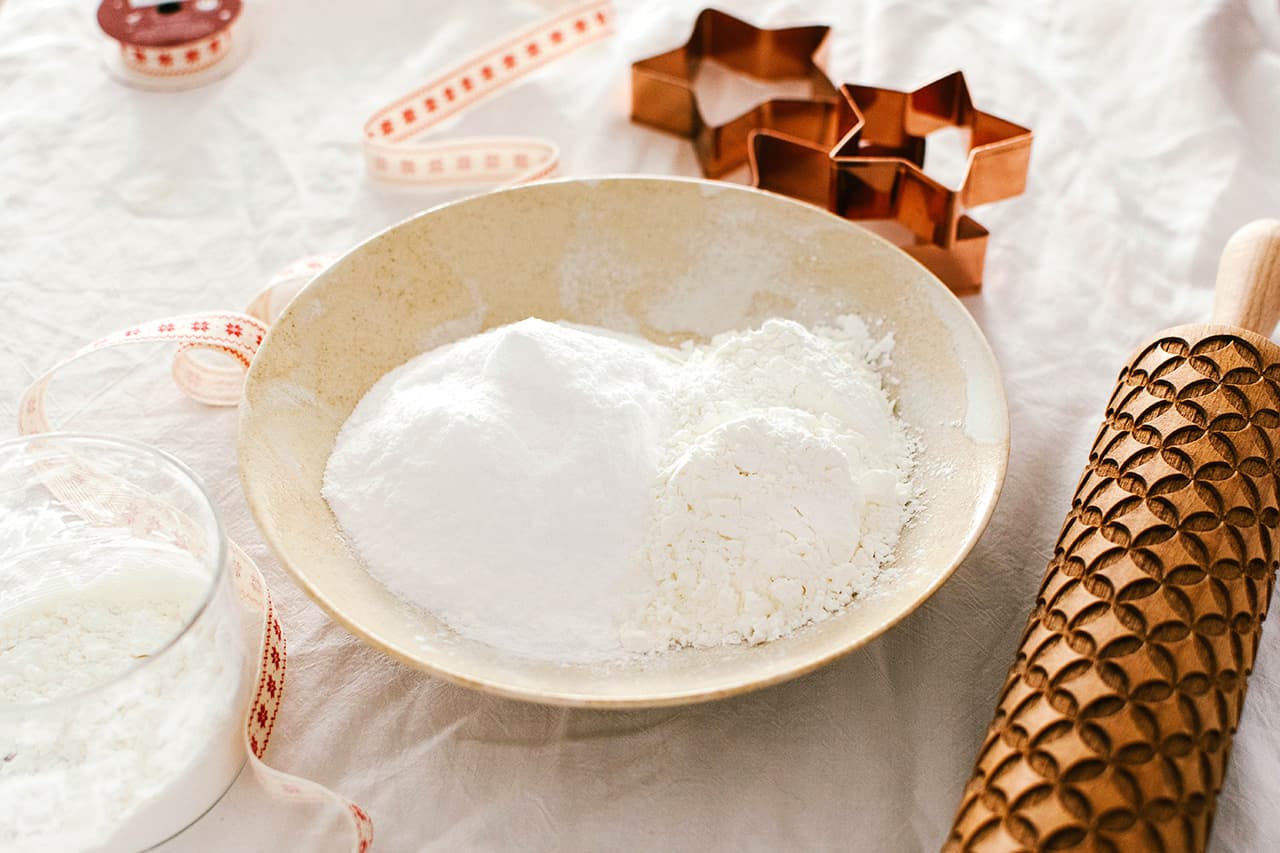 baking soda and cornstarch in a shallow bowl