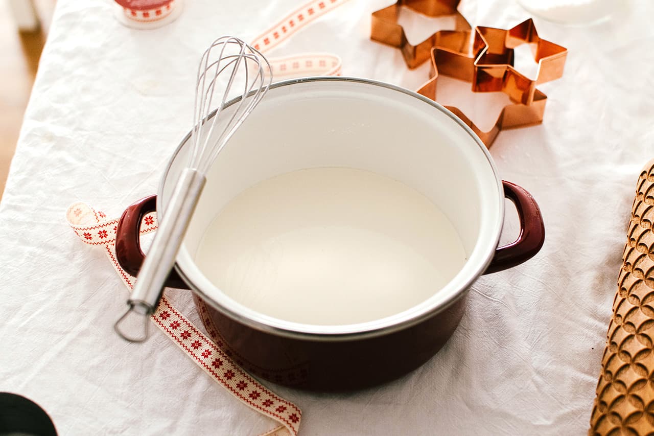 mixture of baking soda, cornstarch and water in a pot